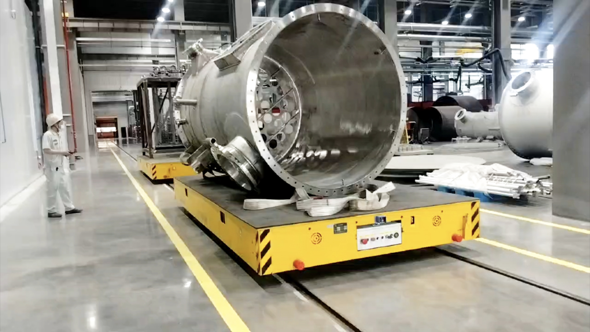 13臺(tái)電動(dòng)平車(chē)集群交付！助力某大型制造企業(yè)新廠(chǎng)房效率躍升！